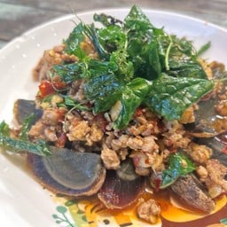 ข้าวไข่เยี่ยวม้ากระเพรากรอบ