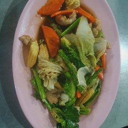 ผัดผักรวมมิตรใส่ไก่