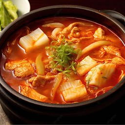 ซุปกิมจิและข้าวญี่ปุ่น