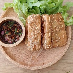 เต้าหู้ทอดงา น้ำจิ้มแจ่ว with sesame and jaew sauce