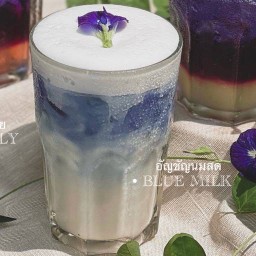 อัญชันนมสด