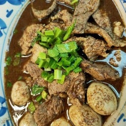 ร้าน ลอง กิน ดู ก๋วยเตี๋ยวเรือสูตรลับแม่หน่อย ท้ายซอยรังสิต - นครนายก 6 ปากทางเข้าวัดคลองหนึ่ง