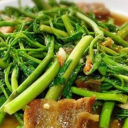 กระเฉดหมูกรอบ