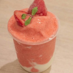 สตอเบอรี่โยเกิร์ตปั่น
