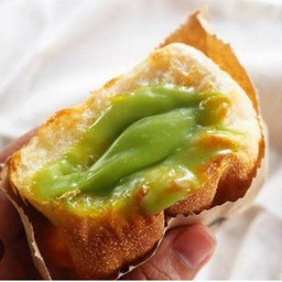 ปังปิ่งไส้ทะลัก สังขยาใบเตย