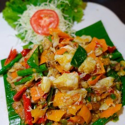 เนื้อปูก้อนผัดพริกเหลือง