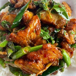 พริกแกงหมูกรอบ