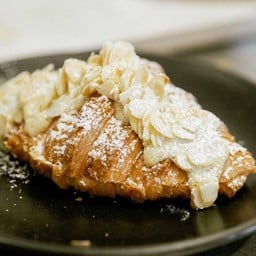 ALMOND CROISSANT