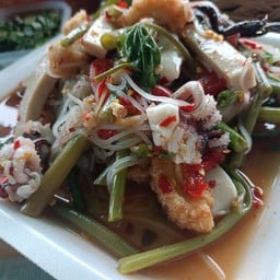 ตำเส้นเล็กปูปลาร้ารวมมิตร