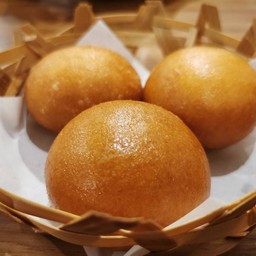 ซาลาเปาทอด ไส้หมูแดง