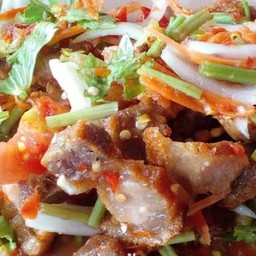 ยำหมูกรอบ