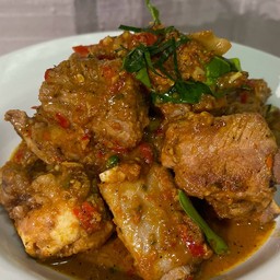 ซี่โครงหมูผัดพริกแกงใต้