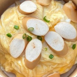 ข้าวไข่ข้นไส้กรอก