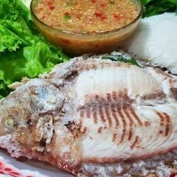 เสี่ยโตเมี่ยงปลาเผา(เจ้าเดิม) ตลาด100ปี  สาขาสนามกีฬากลาง ตลาด 100 ปีเมืองย่า(เจ้าเดิม)