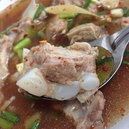 ต้มแซ่บกระดูกหมู สูตรพริกแห้ง+ใบกะเพรา