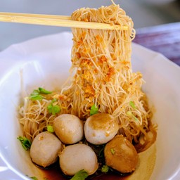 ก๋วยเตี๋ยวลูกชิ้นเนื้อ