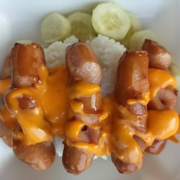 ข้าว+ ไส้กรอกหนังกรอบ+ไข่ดาว ชีสดิพ