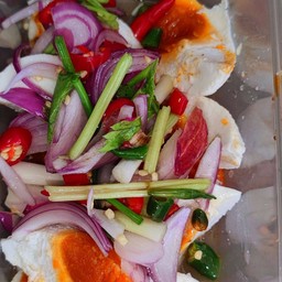 ยำไข่เค็ม