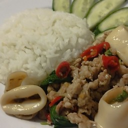 กระเพรา หมู หมึก