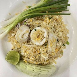 ข้าวผัดปลาหมึก