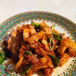 ผัดพริกแกง จั๊ดจ้าน