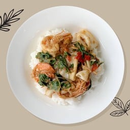 ผัดกระเพราทะเลราดข้าว