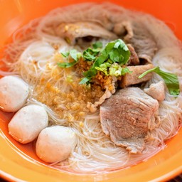 ก๋วยเตี๋ยวลูกชิ้นเนื้อสด
