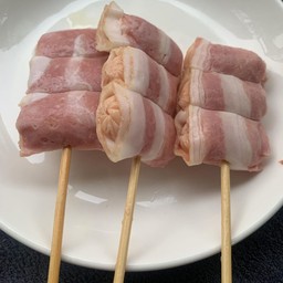 ไส้กรอกพันเบคอน