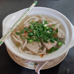 ต้มเส้นญวนหมูยอ