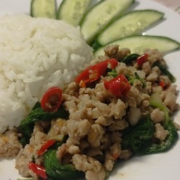 กระเพราหมูสับ