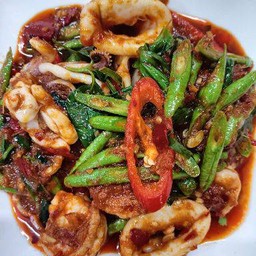 ผัดพริกแกงทะเล