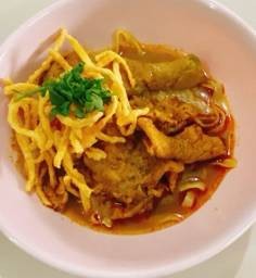 ข้าวซอยไก่ รวม หมู