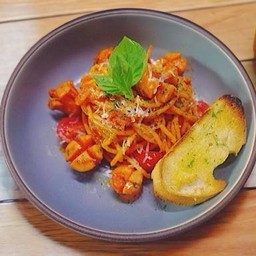 Spaghetti al  Pomodoro e Hotdog