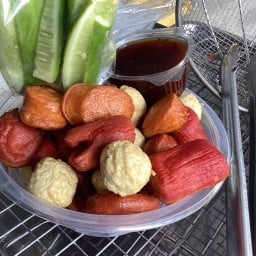 ลูกชิ้นทอดน้องลิซ่า ลูกชิ้นเริ่มขาย12.00นาที Luk chîn thxd  nong lisa