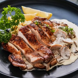 สเต๊กสะโพกไก่ชอสเห็ด