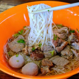 ก๋วยเตี๋ยวลูกชิ้นเนื้อ เนื้อสด เนื้อตุ๋น