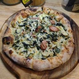 พิซซ่าผักโขมแฮมไส้กรอก