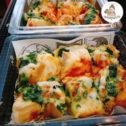 ขายดี!ปังผักโขมไวท์ซอสโฮมเมดแฮมชีส(อบใหม่ หอมฟุ้ง!)