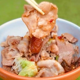 คุณษรหมูกะทะ ย่างให้ ตลาดเย็นประชานิเวศน์1
