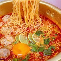 มาม่าต้มยำหมูสับ