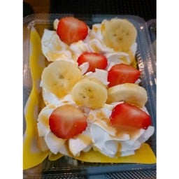 ปังปิ้งวิปครีมกล้วยหอมสตรอเบอรี่สด