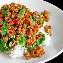 ส้มตำ ยำ&อาหารตามสั่ง by ครัวในบ้าน ตลาดพูนทรัพย์