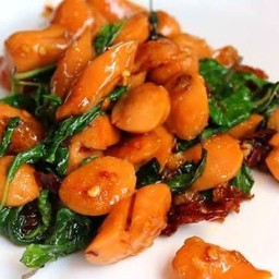 ข้าวกะเพราใส้กรอก