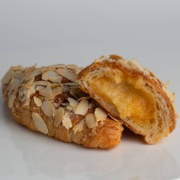 ALMOND CROISSANT