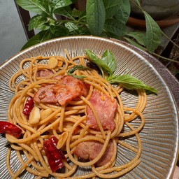 สปาเก็ตตี้ เบคอนพริกแห้ง