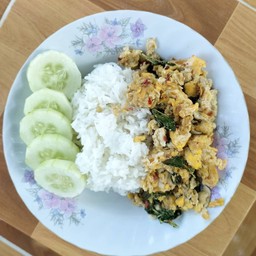 กะเพราไข่ขยี้