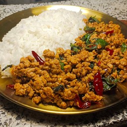 กระเพราหมูสับ