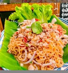 ยำมาม่าหมูสับ