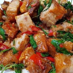กะเพรา หมูกรอบเป็นกับข้าว