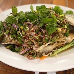 ปลากะพงลาบทอด